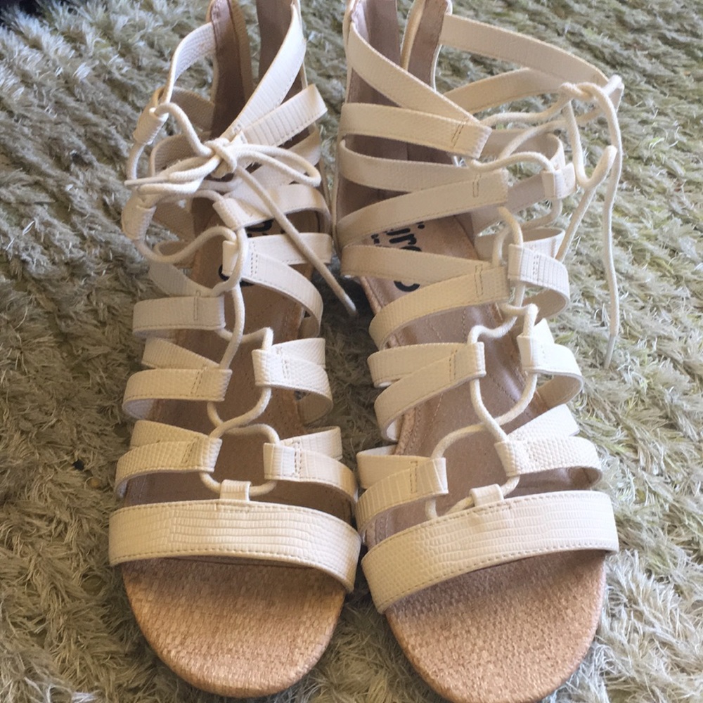 PRICE DROP😊😊Creme colored strapy sandals